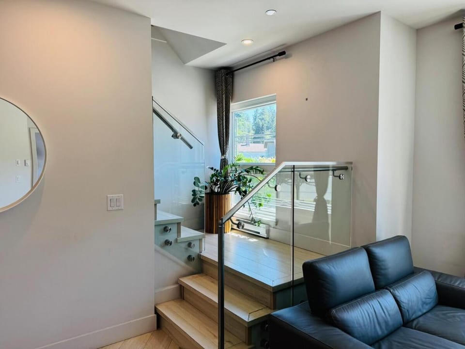 3BED Townhouse with City, Ocean and Mountain views - North Vancouverr Apartment in North Vancouver