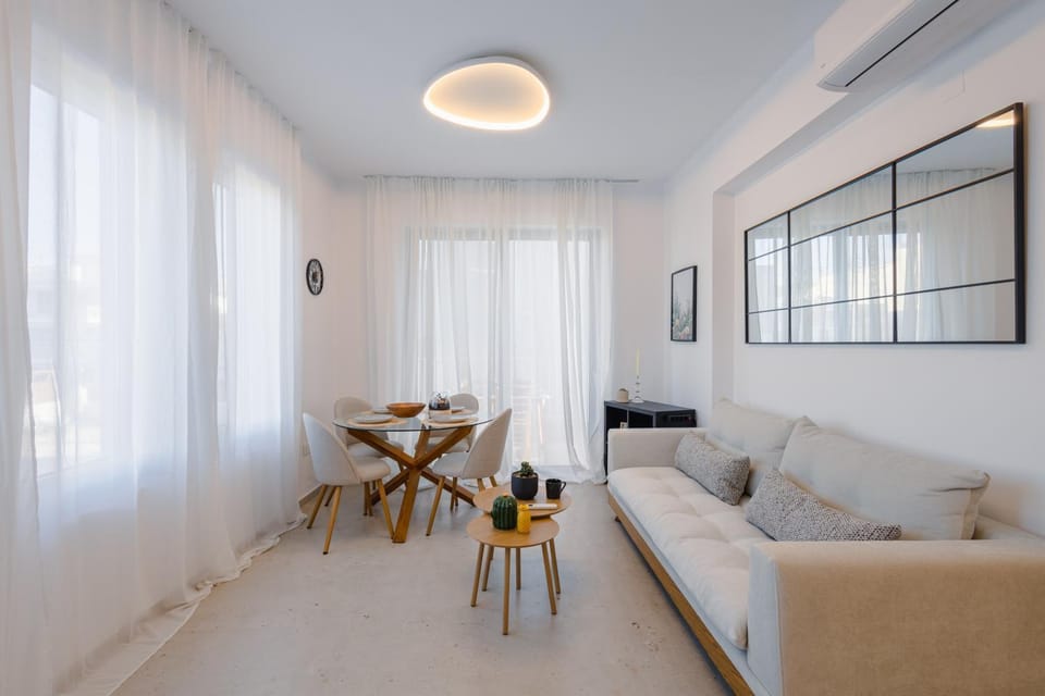 Photo of the whole room, Seating area, Dining area
