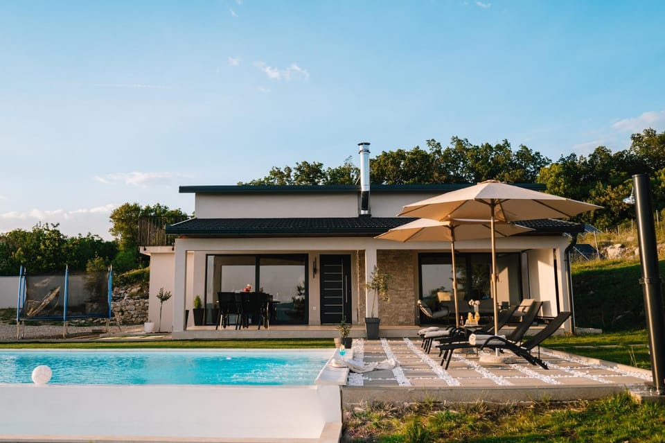 Day, Garden, Pool view, Swimming pool, sunbed