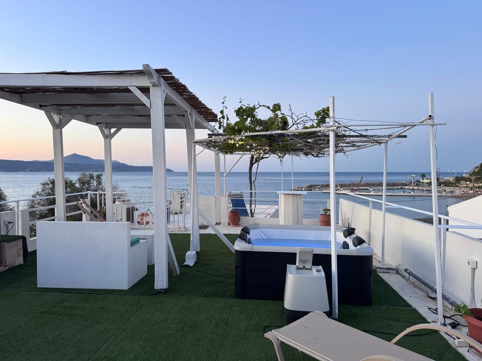 Hot Tub, View (from property/room), Balcony/Terrace