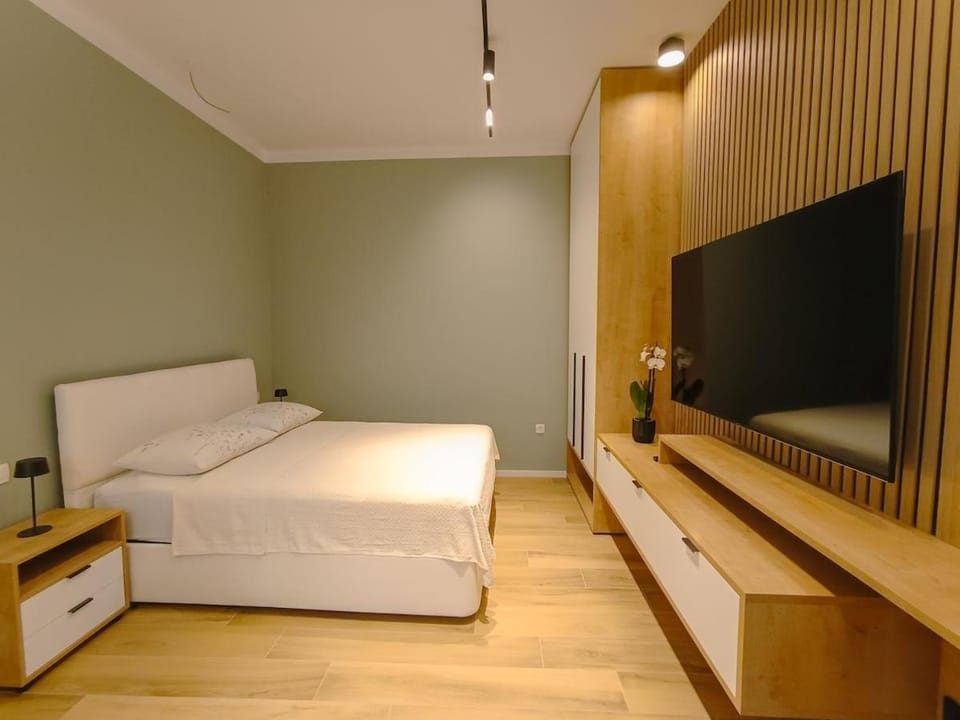 Bed, TV and multimedia