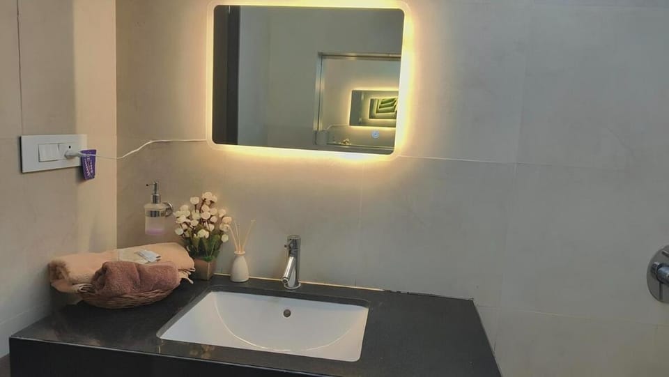 Bathroom, towels