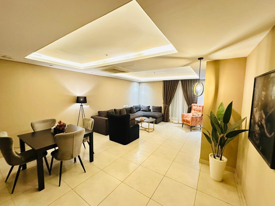 Communal lounge/ TV room, TV and multimedia, Living room, Seating area, Dining area, Evening entertainment