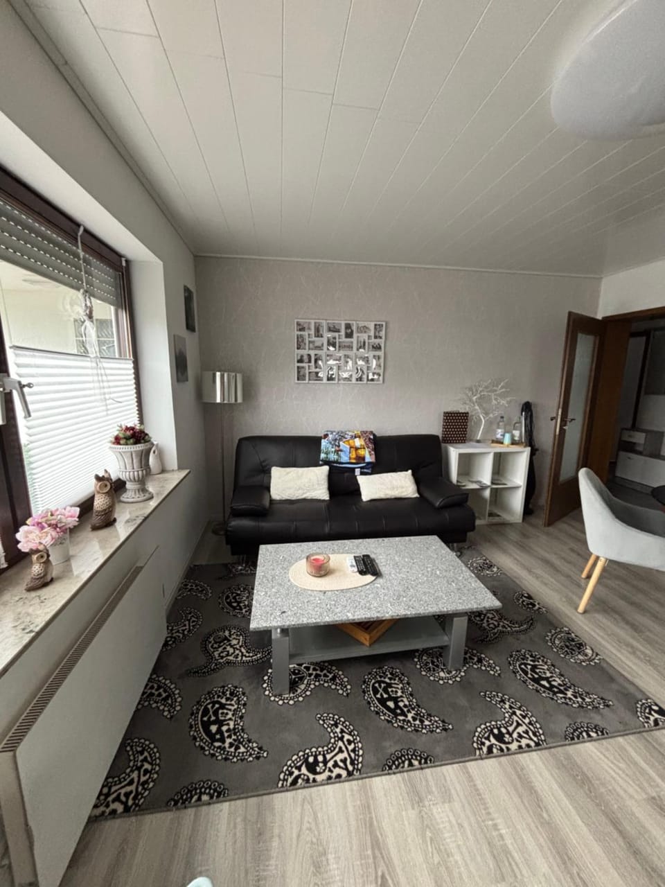 Living room, Photo of the whole room, Seating area