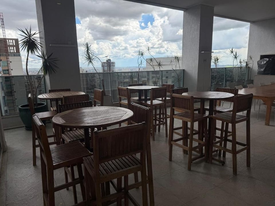 Walk Bueno-Vista linda do Parque Vaca Brava!Lazer no Rooftop com piscina aquecida e fechada e academia completa! Apartment in Goiania
