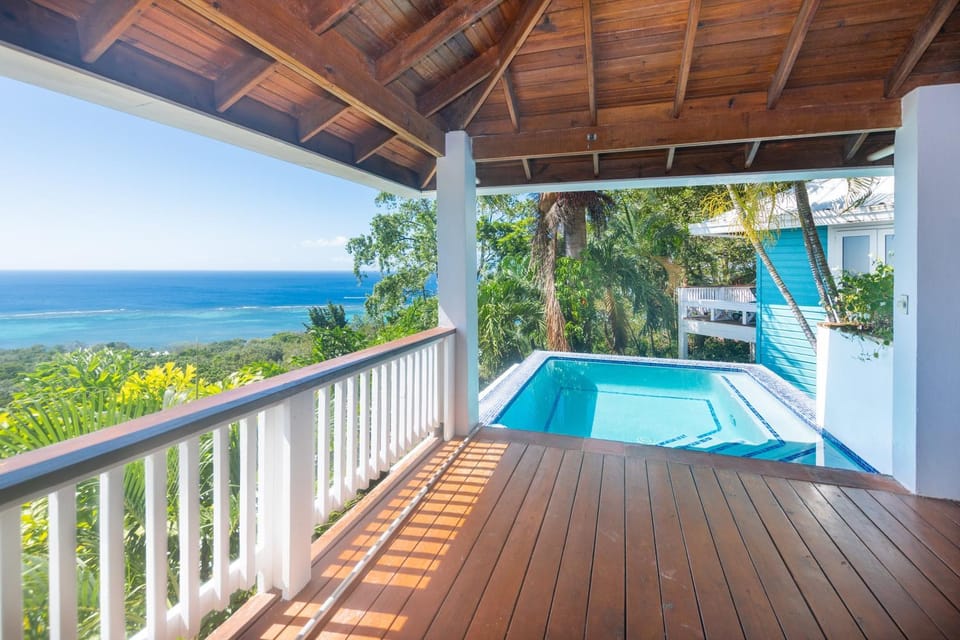 Top Ridge Views home House in Bay Islands Department