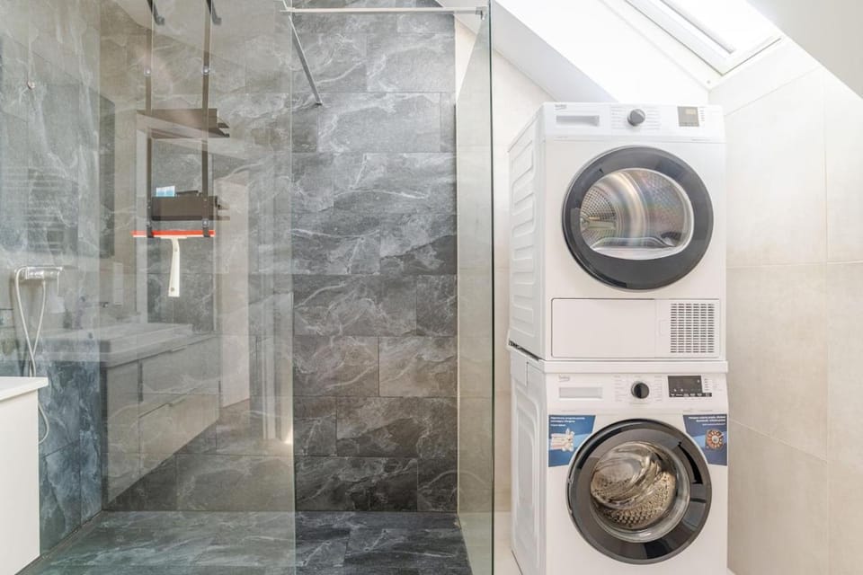 Shower, Bathroom, washing machine, dryer