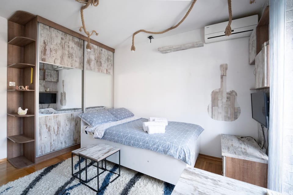 MM APARTMAN private parking Apartment in Novi Sad
