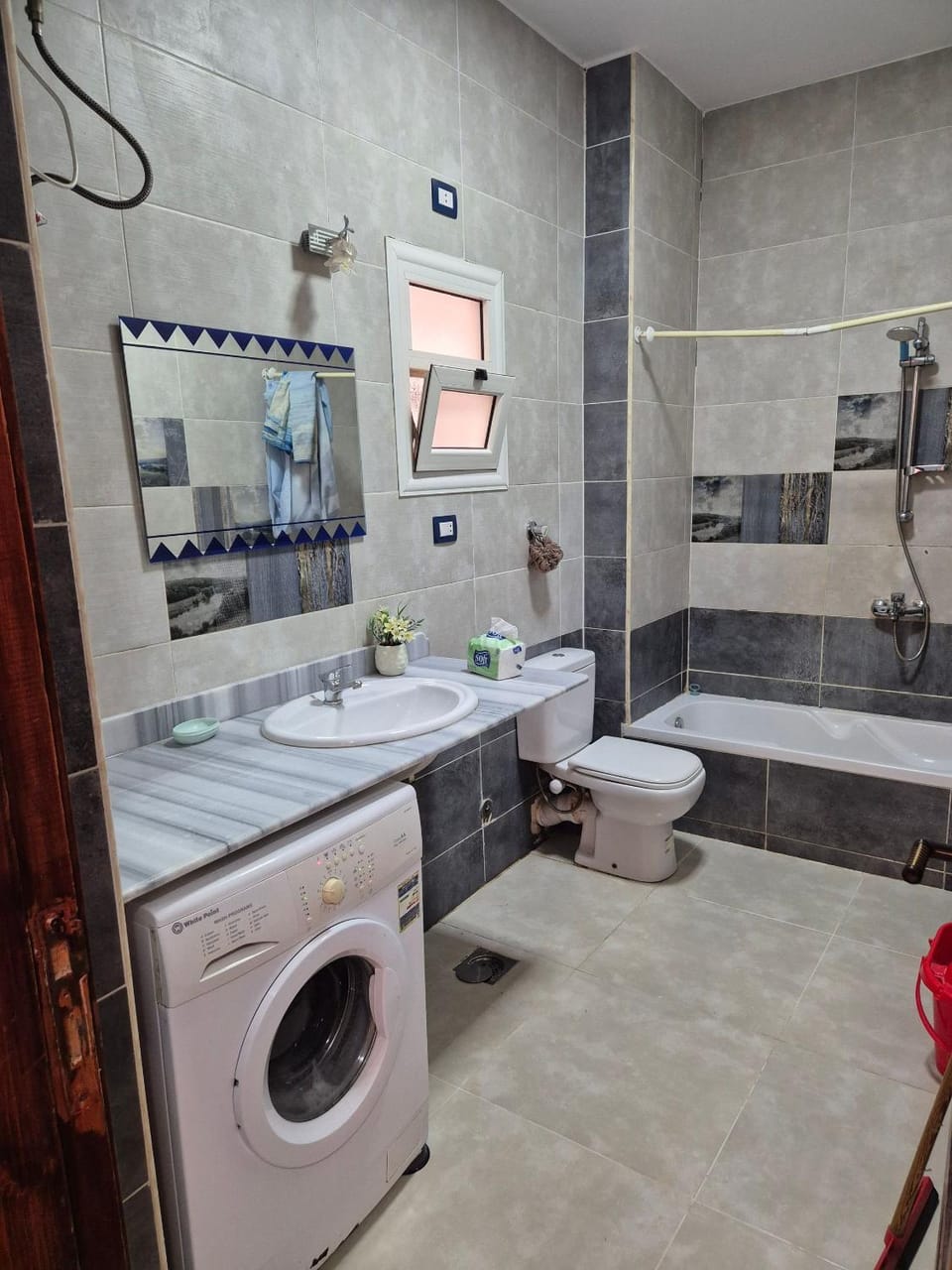Toilet, Bathroom, Bath, laundry, washing machine