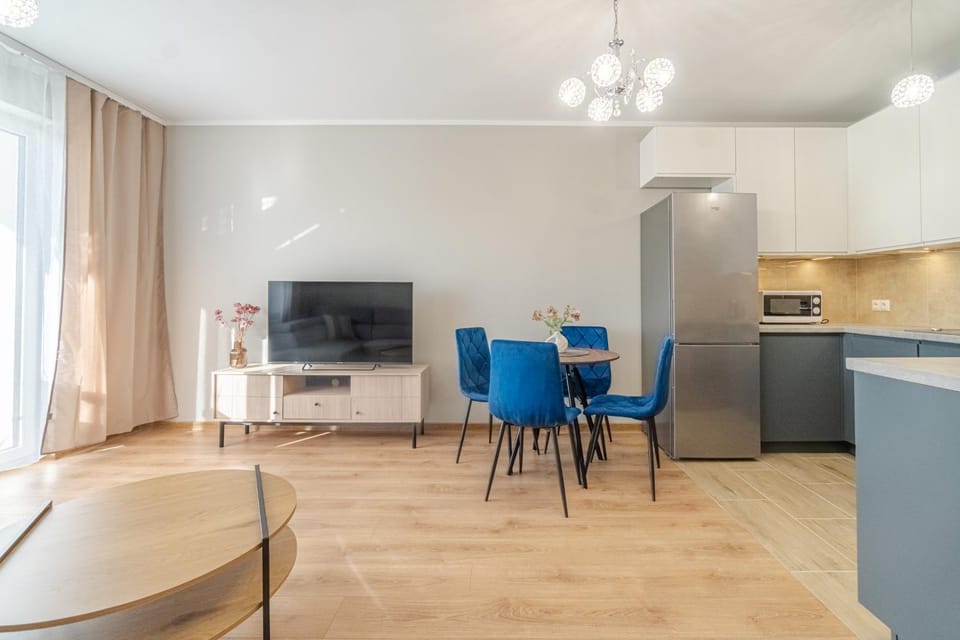 TV and multimedia, Kitchen or kitchenette, Living room, Seating area, Dining area, oven