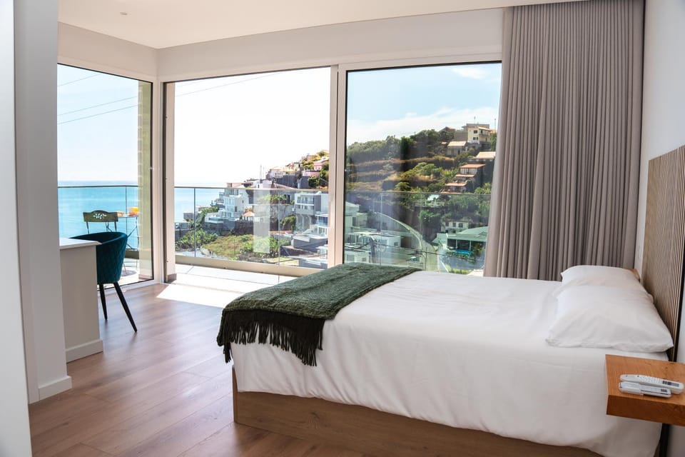 Bed, Natural landscape, View (from property/room), Balcony/Terrace, Bedroom, Mountain view, Sea view