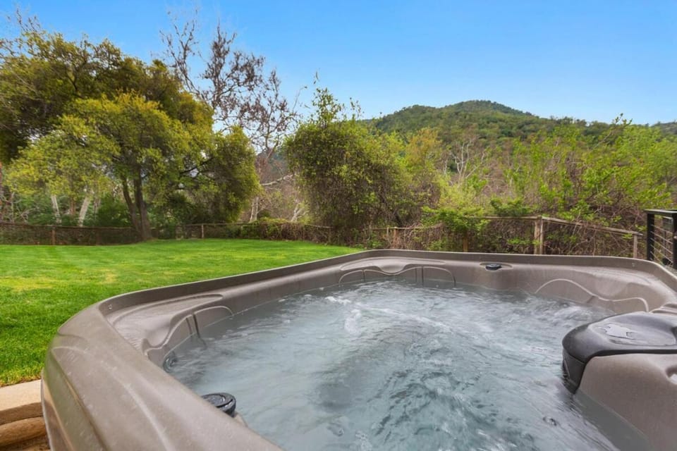 Rivers Edge Spa River Access and Karaoke House in Three Rivers