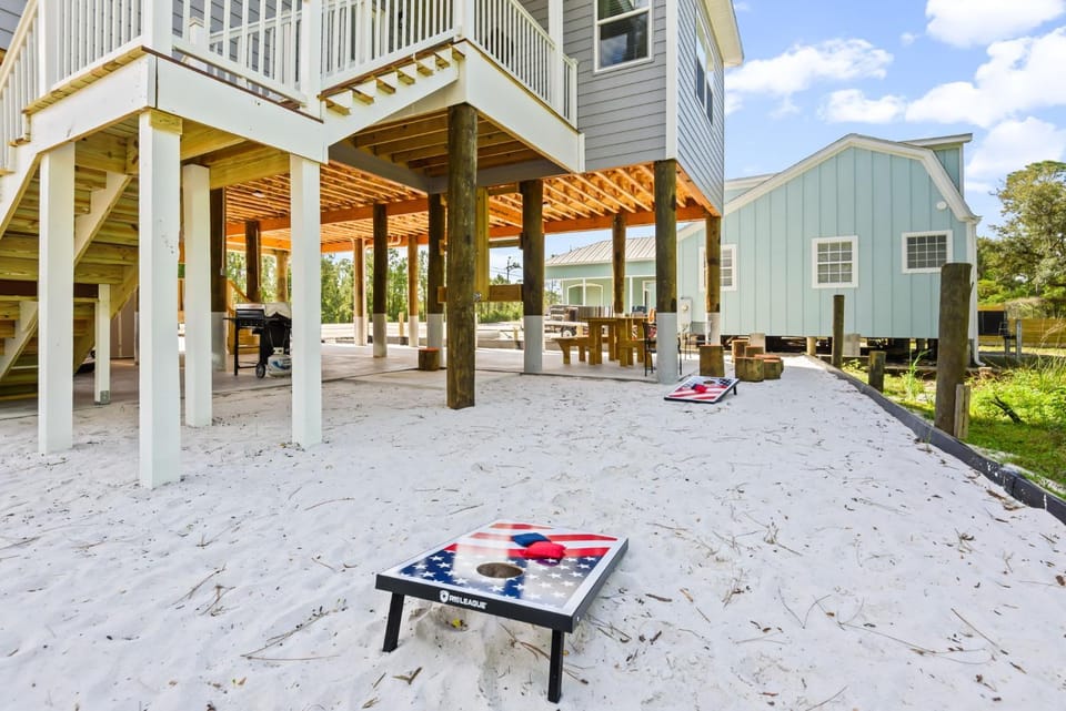 Modern Beach Escape-4BR Game Zone Patios BBQ House in Perdido Key