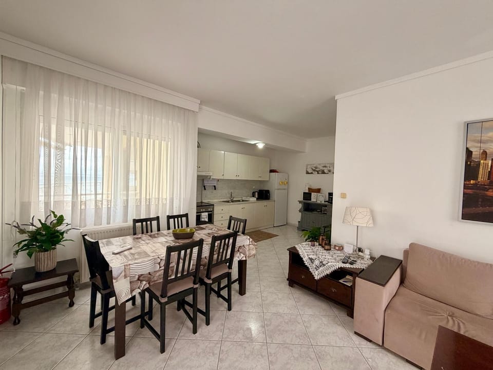 Kitchen or kitchenette, Living room, Seating area, Dining area, stove