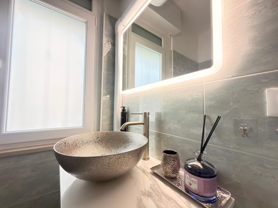 Bathroom, Decorative detail
