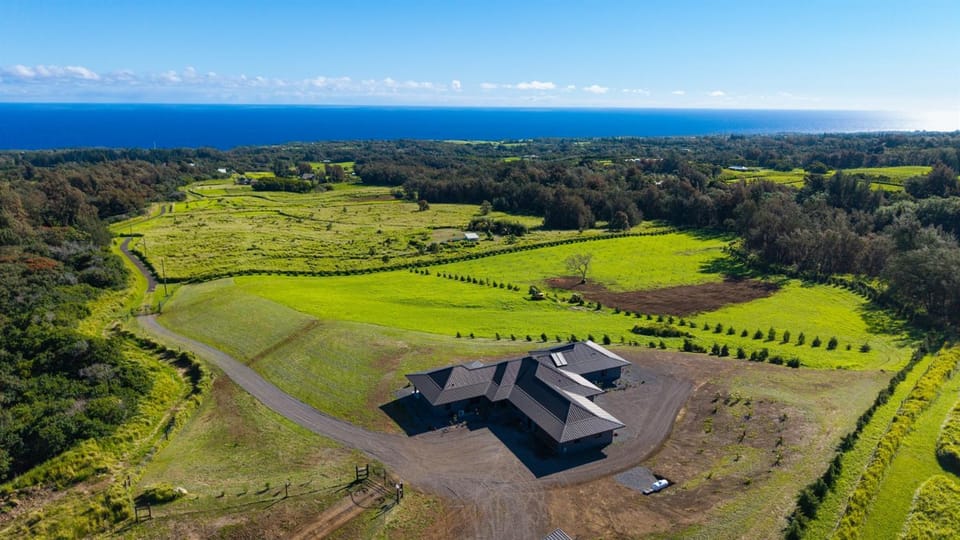 Private Oceanview Farmstay Stargate Farm Farm Stay in Kapaau