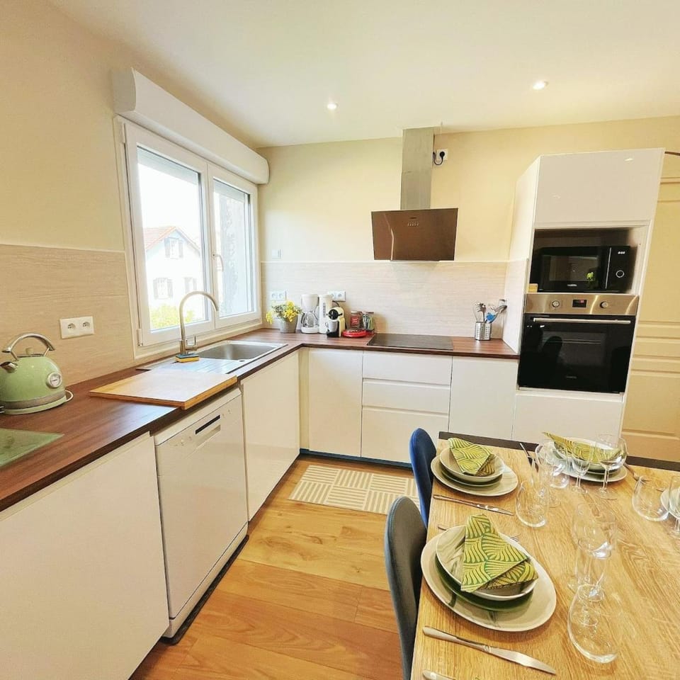 Grand appart 130m2 - 5 chambres et 3 salles de bain pour 13 pers - 15 min Disney - Parking gratuit Apartment in Lagny-sur-Marne