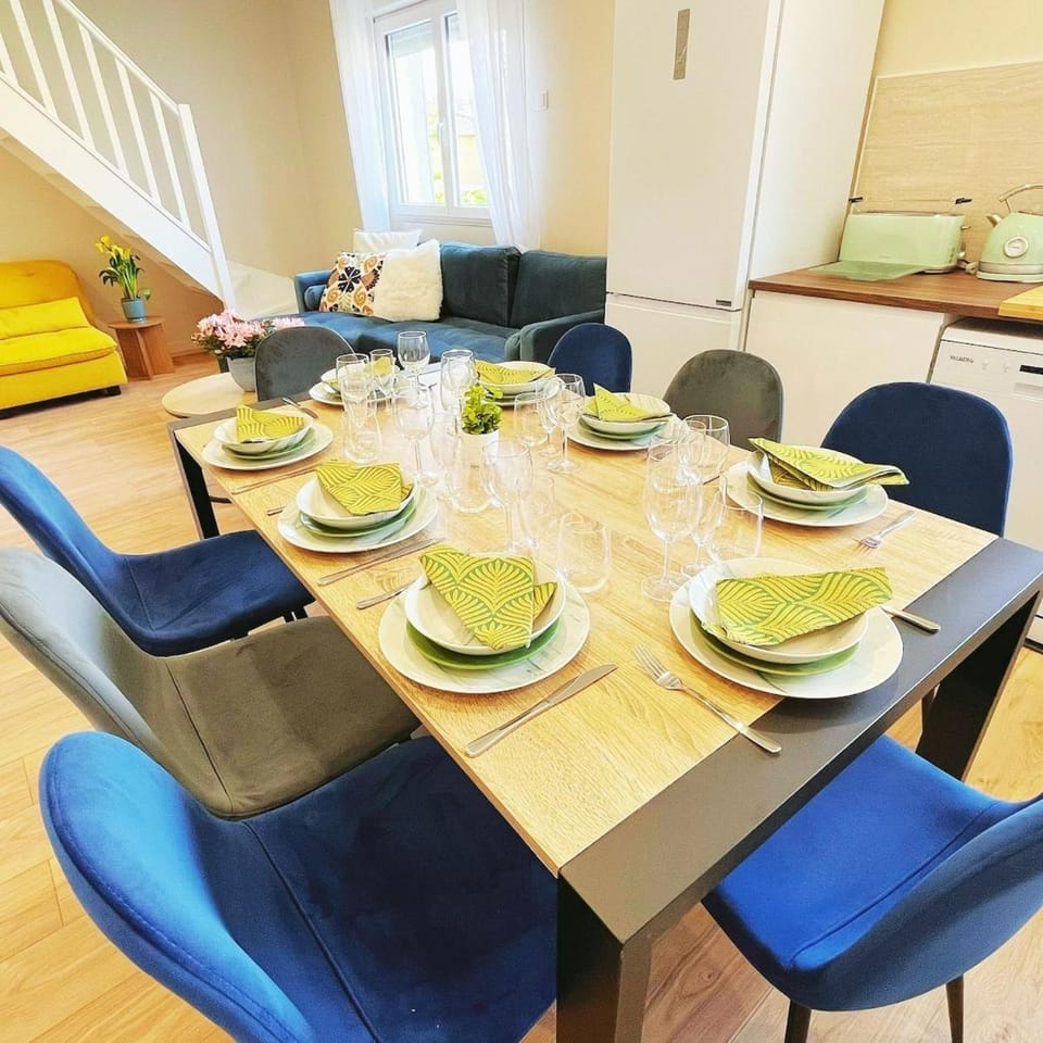 Grand appart 130m2 - 5 chambres et 3 salles de bain pour 13 pers - 15 min Disney - Parking gratuit Apartment in Lagny-sur-Marne