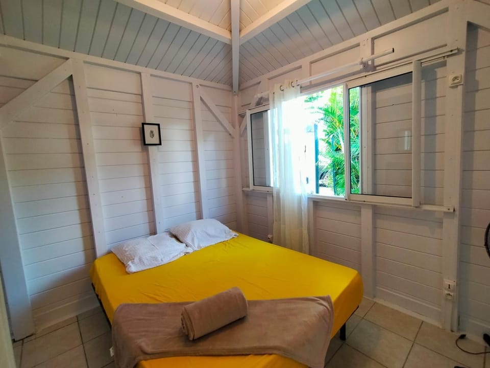 Bed, Photo of the whole room, Bedroom, internet