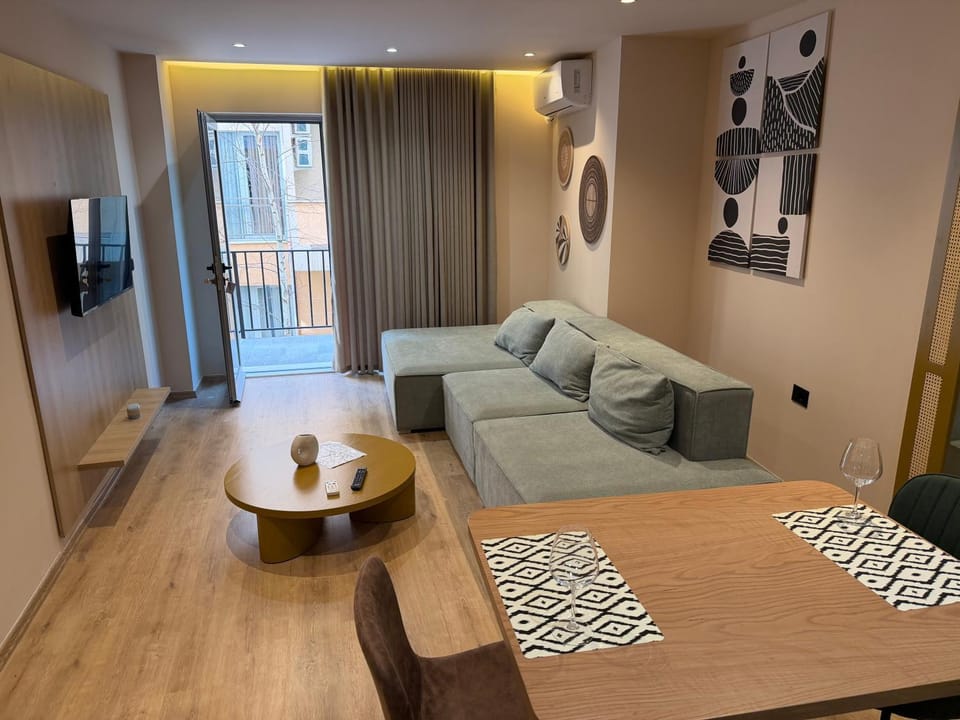 Luxury Apartment 3 Odeon 2 Min from Sea Parking Apartment in Vlorë