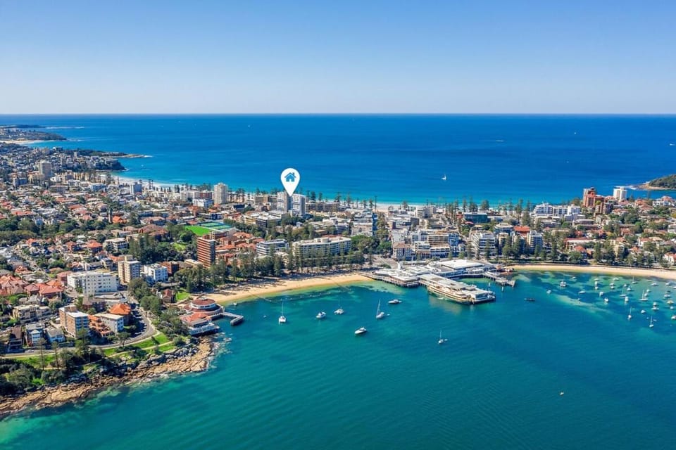 Manly Water Views, Pool, Steps to Beach and Parking Apartment in Manly