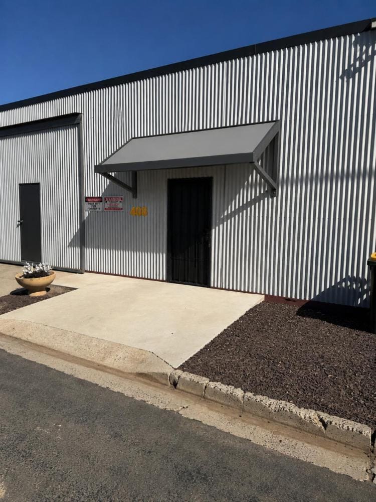 Facade/entrance, Parking