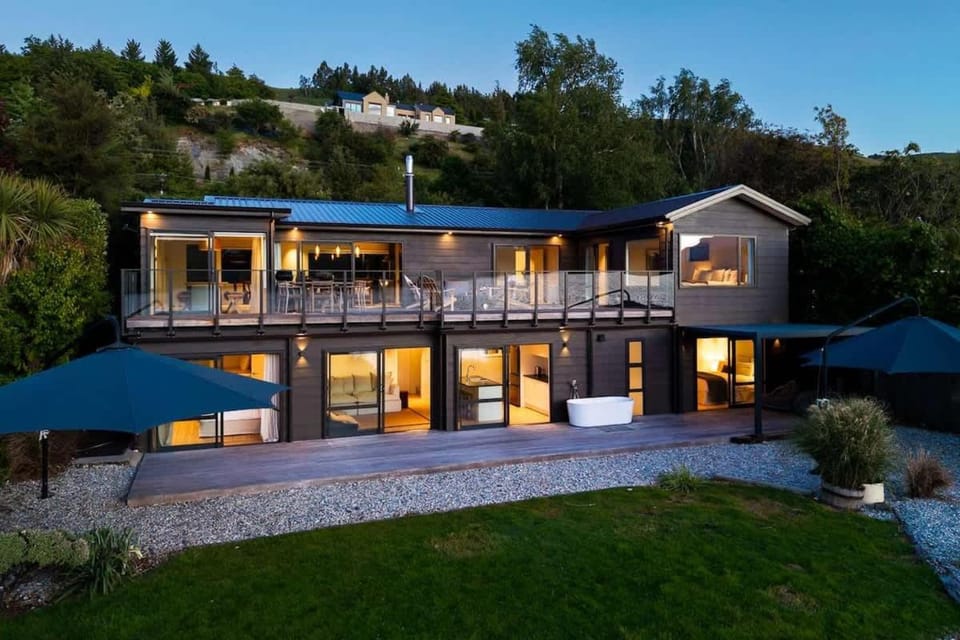 Lake Hayes Luxury Villa Views AC Fireplace House in Arrowtown