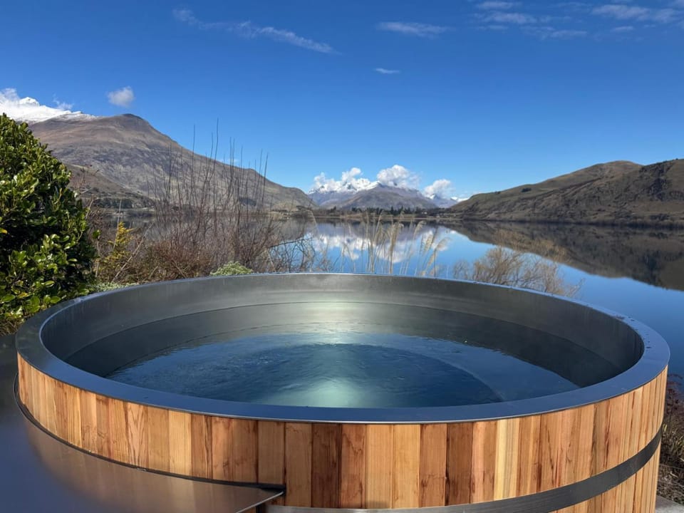 Lake Hayes Luxury Villa Views AC Fireplace House in Arrowtown