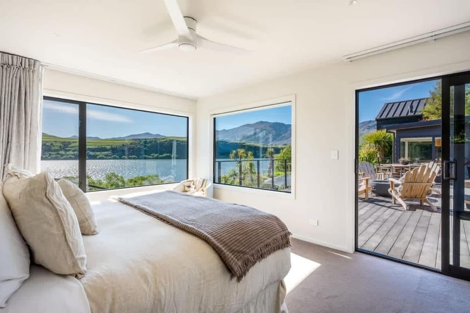Lake Hayes Luxury Villa Views AC Fireplace House in Arrowtown