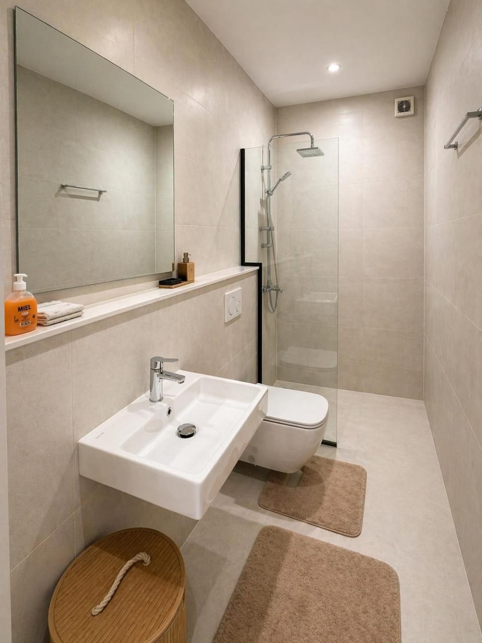 Shower, Toilet, Bathroom, towels
