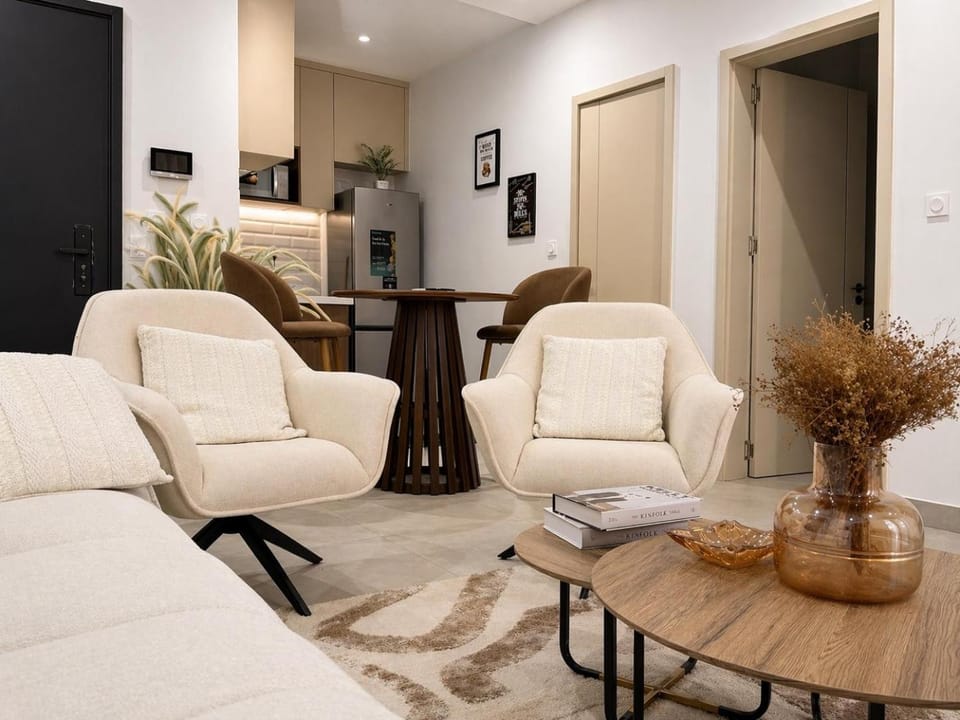 TV and multimedia, Kitchen or kitchenette, Living room, Seating area, Dining area