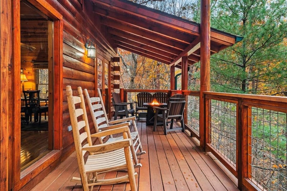 PrivateSpaciousHotTubFireTableTheater House in Sevier County