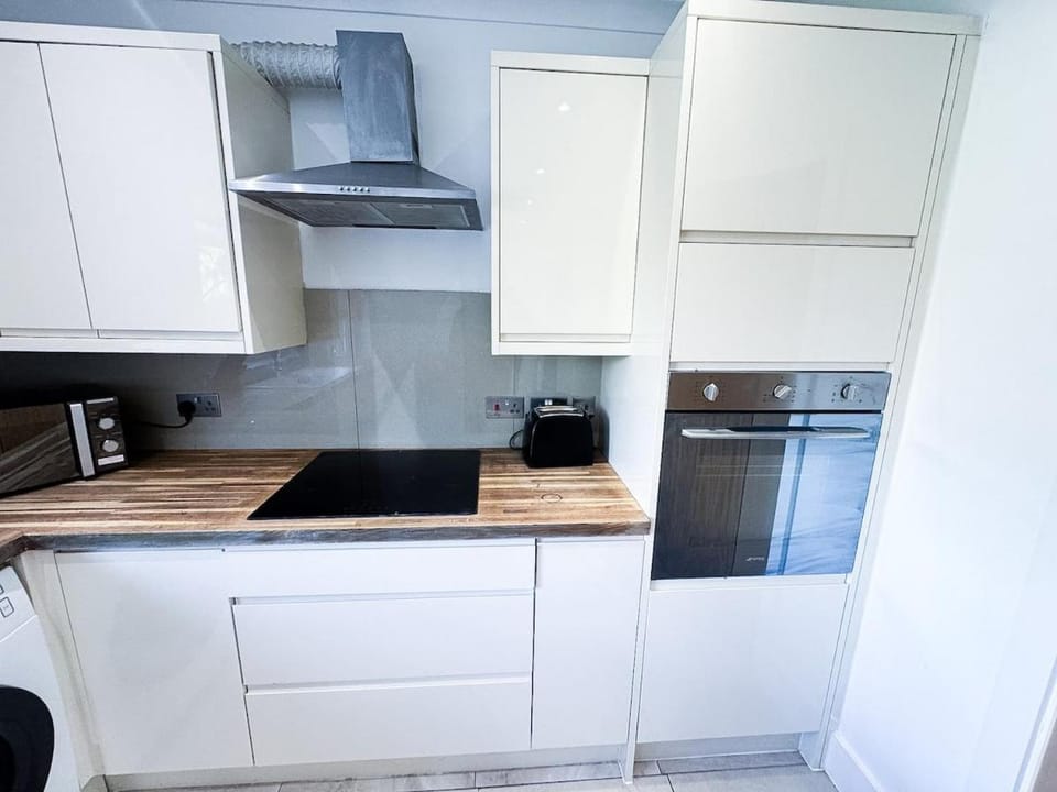 Family 3BR Home with Parking & Garden Sleeps 6 House in London Borough of Lewisham
