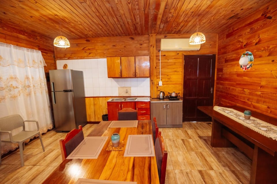 Kitchen or kitchenette, Seating area, Dining area, pet friendly, stove
