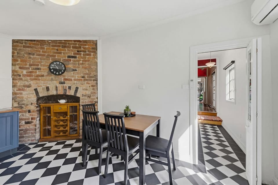 Seating area, Dining area