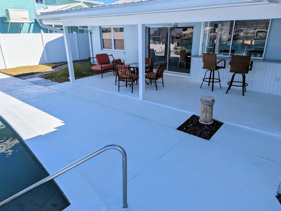 Treasure Island Beach Waterfront Pool and Dock Home House in Treasure Island