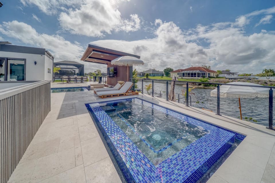 Property building, Swimming pool, Breakfast