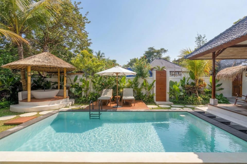 Patio, Swimming pool, Swimming pool, Open Air Bath, sunbed