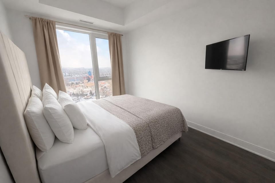 Luxurious Condo - Gym,Pool,Sauna,Bowling Alley,Hot Tub,Lounge Apartment in Waterloo