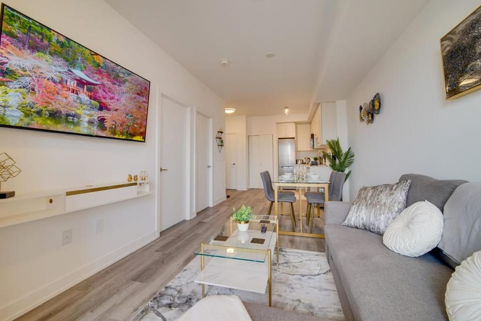 Modern Condo in Central KW with Gym Apartment in Waterloo