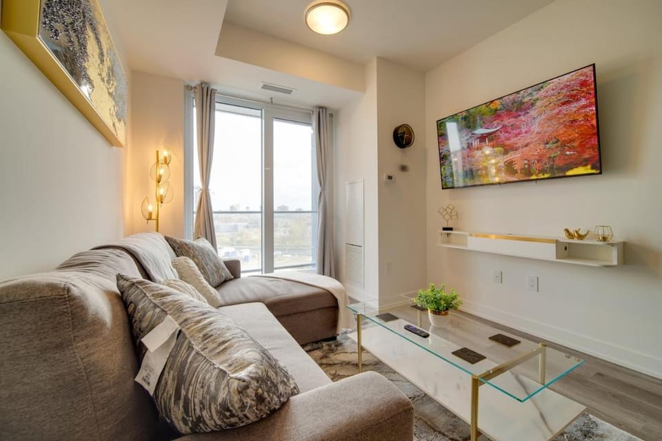 Modern Condo in Central KW with Gym Apartment in Waterloo