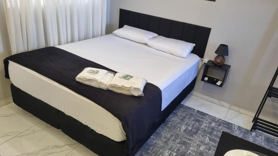 Loft moderno com ar-condicionado 1km da rodoviária Apartment in State of Paraná