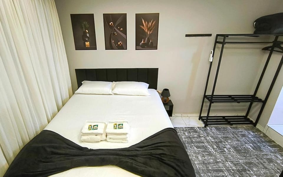 Loft moderno com ar-condicionado 1km da rodoviária Apartment in State of Paraná