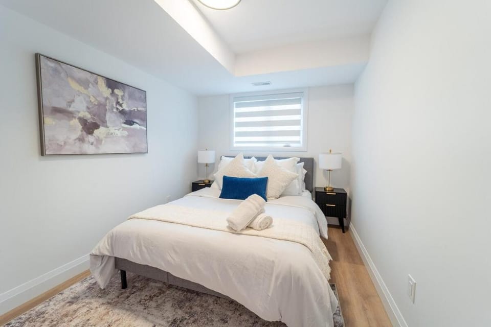 Bright & Spacious 2BR Near Downtown KW Apartment in Kitchener