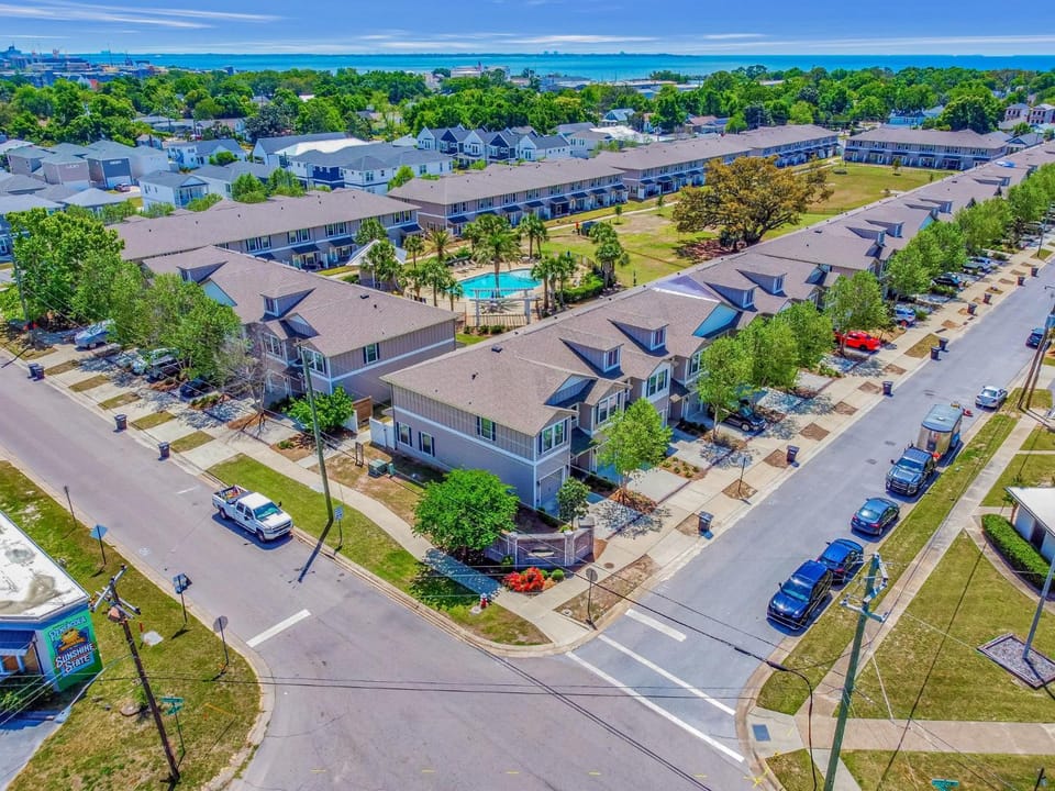 Property building, Neighbourhood, Bird's eye view, Sea view