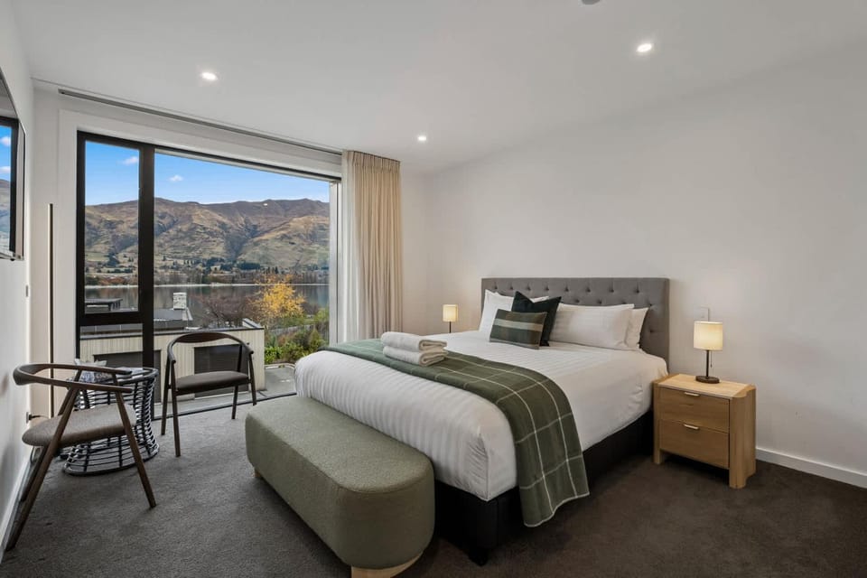Lakeside Bliss Luxury 3 Bedroom Apartment Apartment in Wanaka