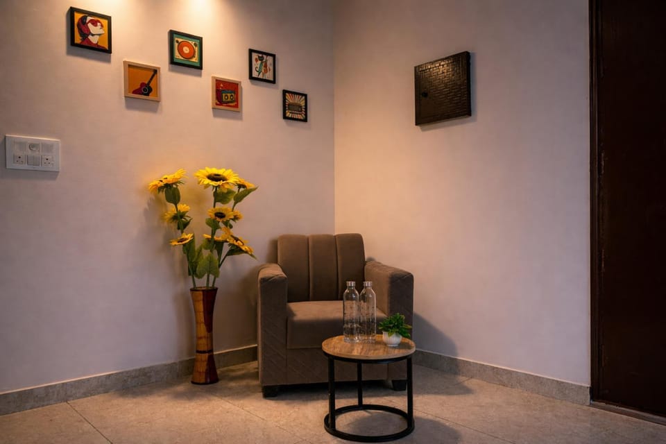 The Sunflower Suite -2BHK Cinéma Near IT Park Apartment in Dehradun