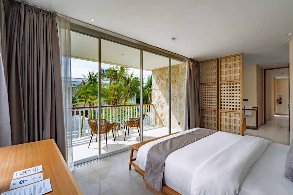 Bed, Balcony/Terrace, Seating area, Bedroom