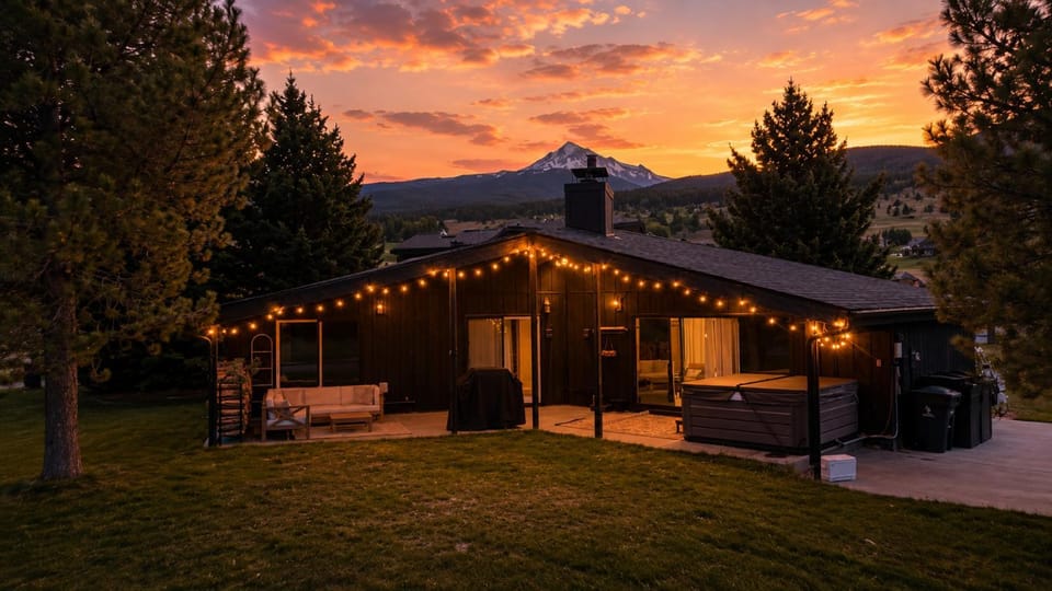 Luxury Big Sky Golf Course Retreat with Hot Tub House in Big Sky