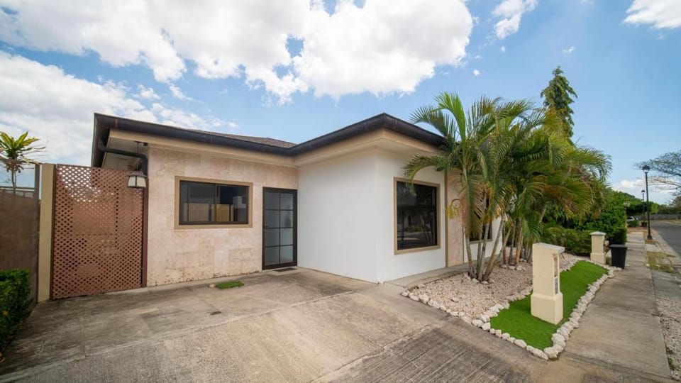 Pura Vida Retreat Your Charming Home in Liberia House in Liberia